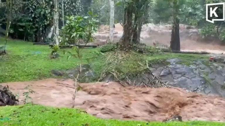 Flash Flood Hits Chiang Mai Waterfall, Visitors Warned