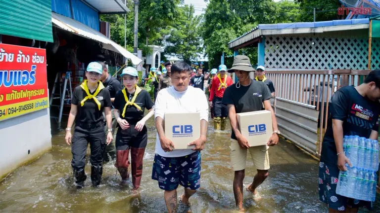 Police Wives' Group Finds Elderly Woman Stranded in Flood