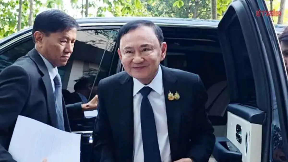 Thaksin Appears Calm at Tax Court Asset Seizure Hearing