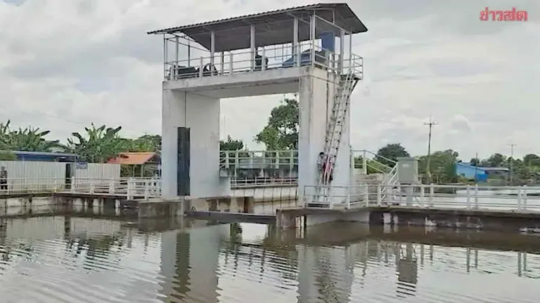 Hundreds Protest for Open Flood Gates to Ease Chachoengsao Flooding
