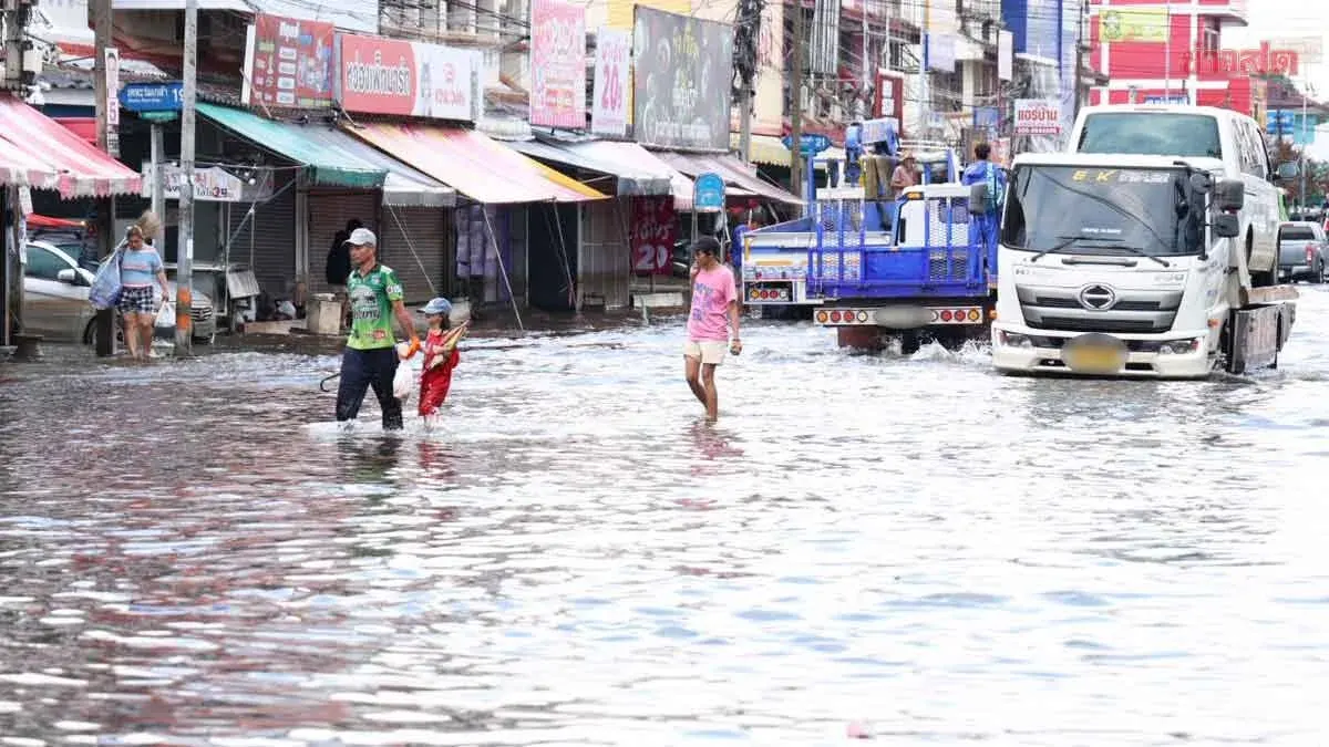 Floods Affect 26 Provinces and Bangkok, Over 1.2 Million Households