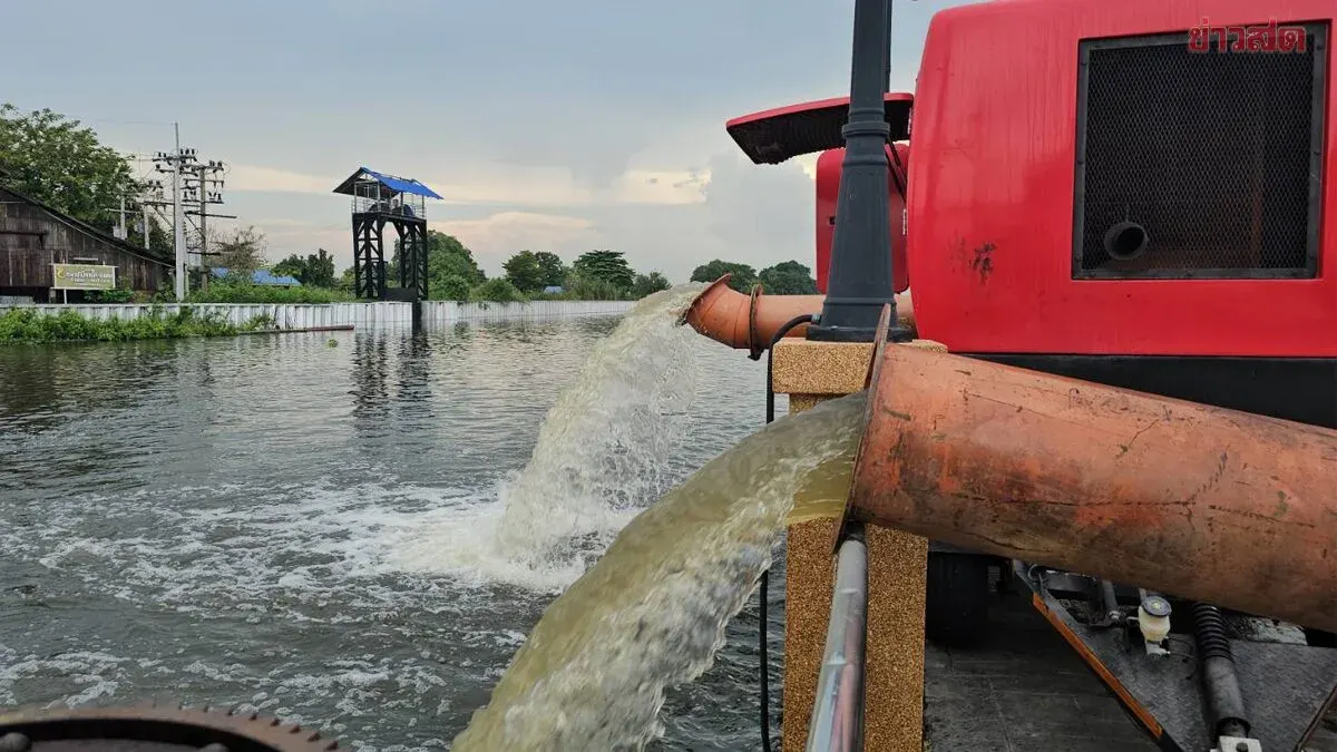 Rangsit Mayor Explains Slow Flood Recession Due to Canal Inflow