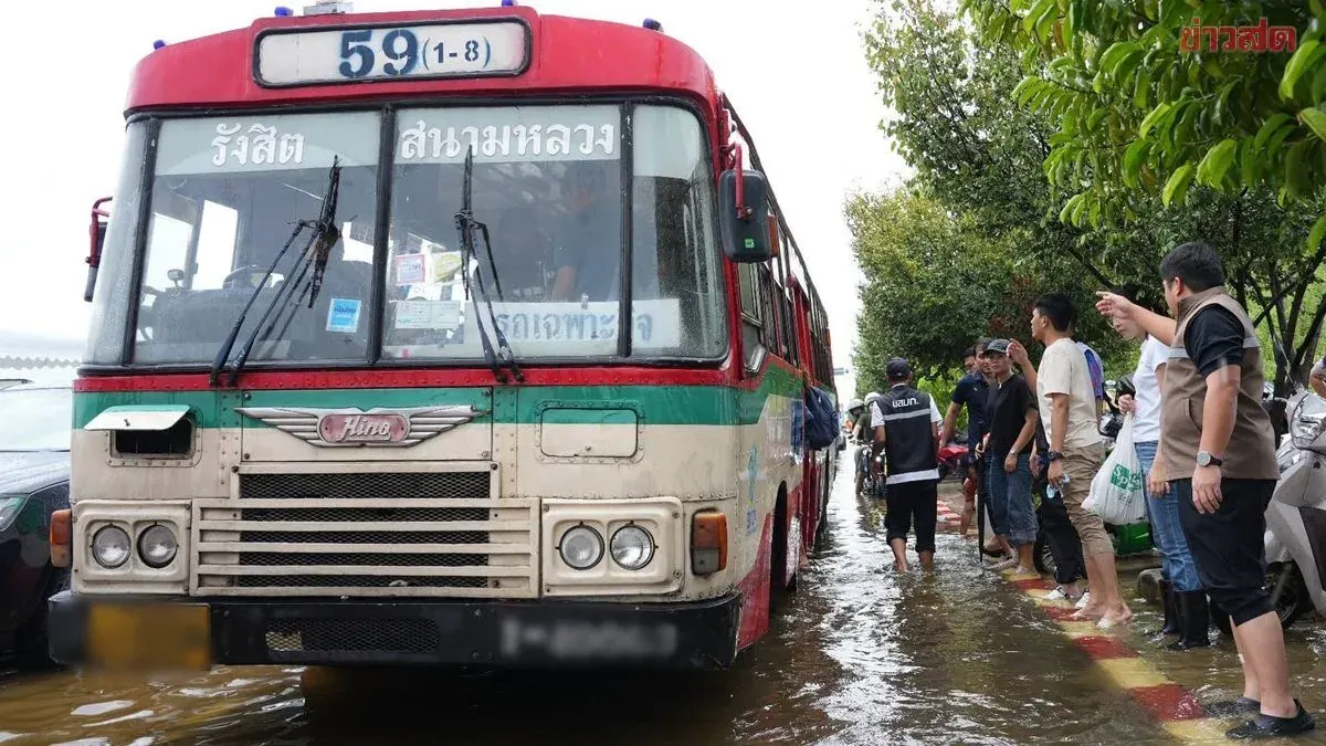 Bangkok Repurposes Vintage Cream-Red Buses for Emergency Backup