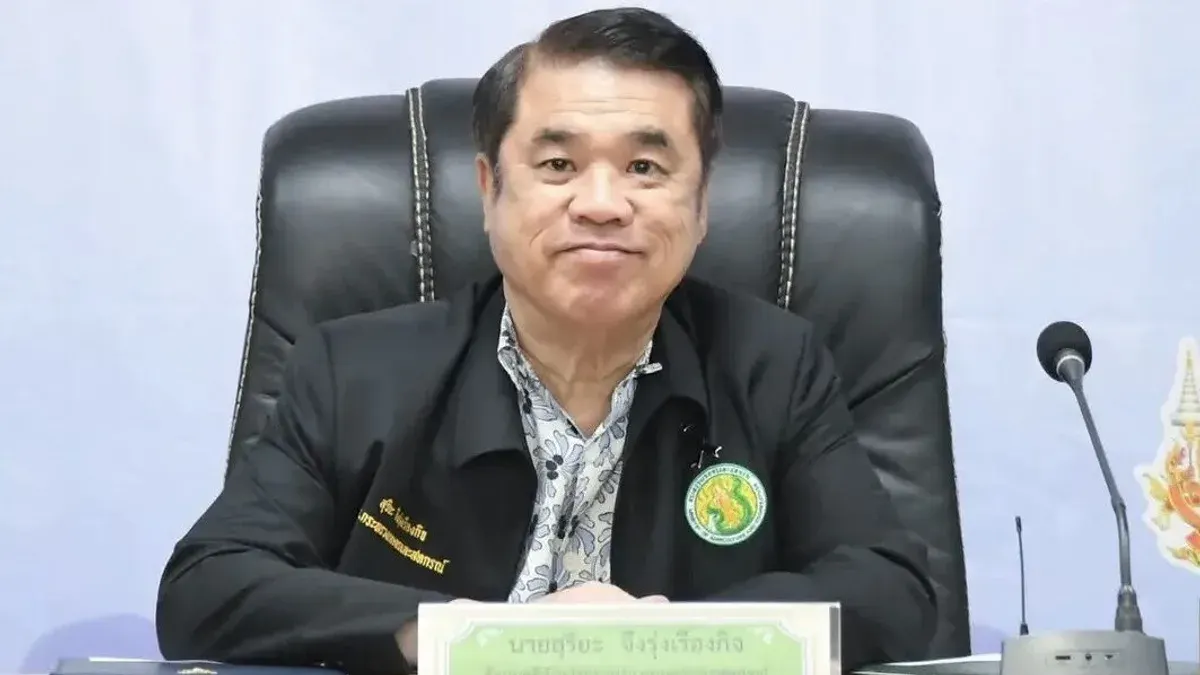 Thai Agriculture Minister Boosts Dairy Income with Farm Milk Shops