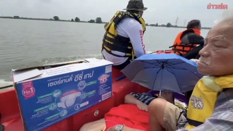 Rescue Teams Rush to Evacuate Flood Victims in Bang Khla