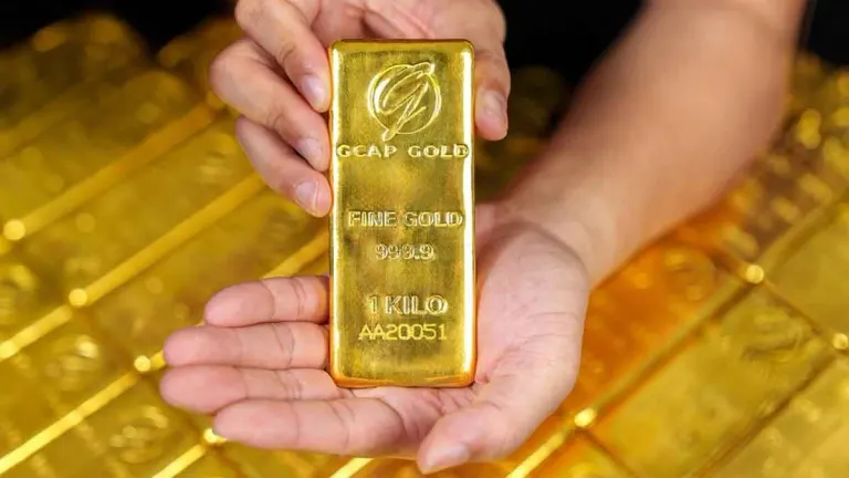 Gold Eyes $4,400 Resistance as Oil Weakness Eases Inflation Pressure
