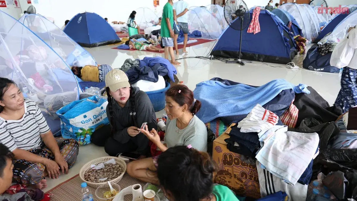 Floods Trap Thousands in Bangkok's Lad Krabang Area