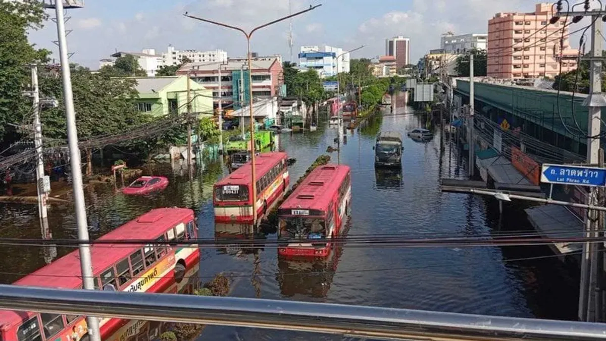 Floods Claim 40 Lives Across Four Thai Regions