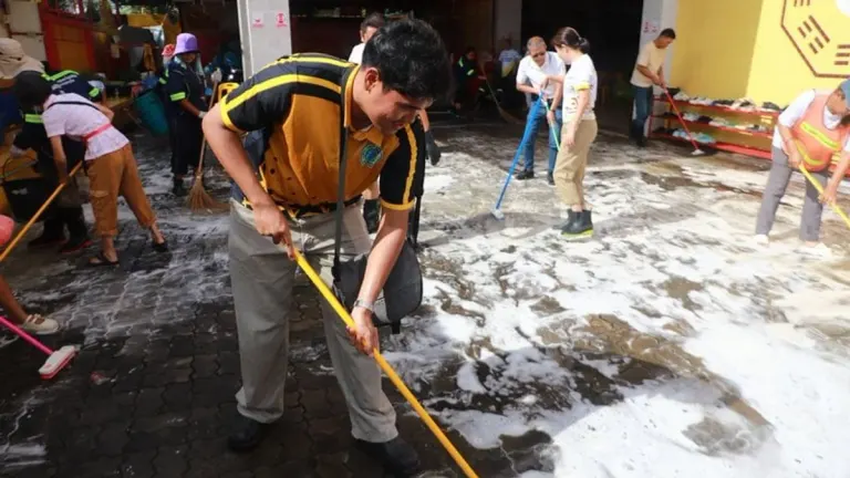 Phuket Shrines Clean Premises Ahead of Vegetarian Festival