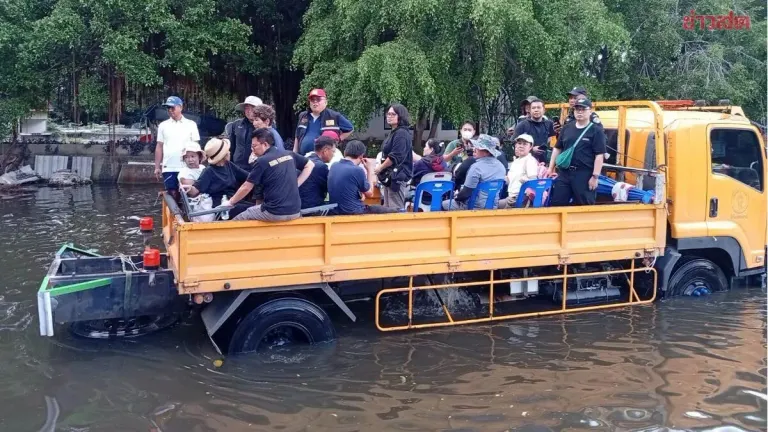 Bangkok Floods Flora Villa Area, 2,900 Households Submerged