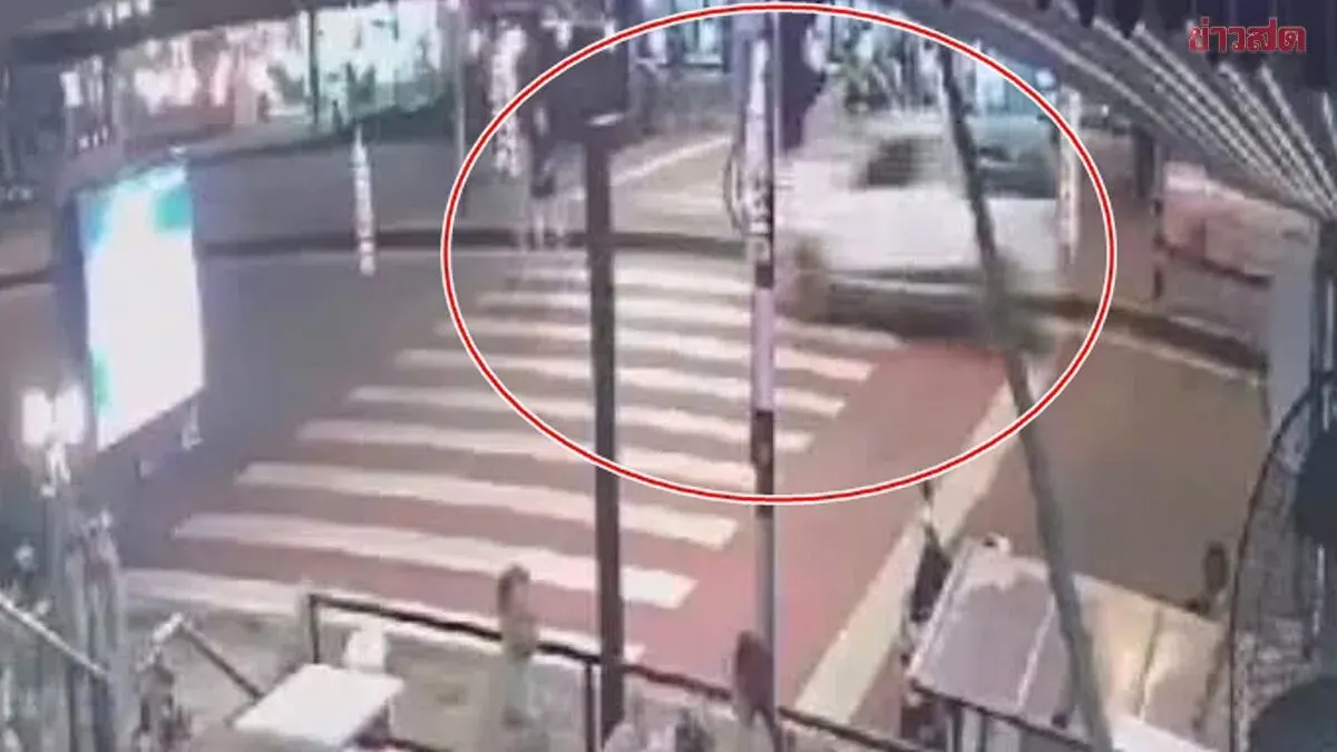Pickup Hits German Tourists at Zebra Crossing in Phang Nga