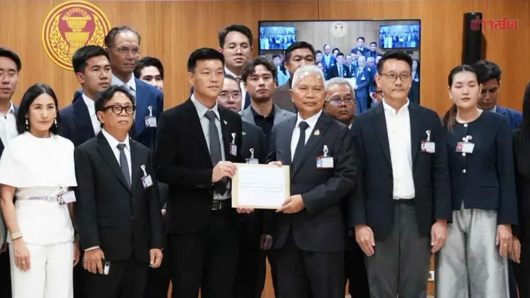 Opposition Files No-Confidence Motion Against 18 Thai Ministers