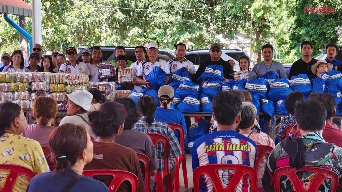 Media Association Delivers Flood Relief Supplies to Ayutthaya Villagers