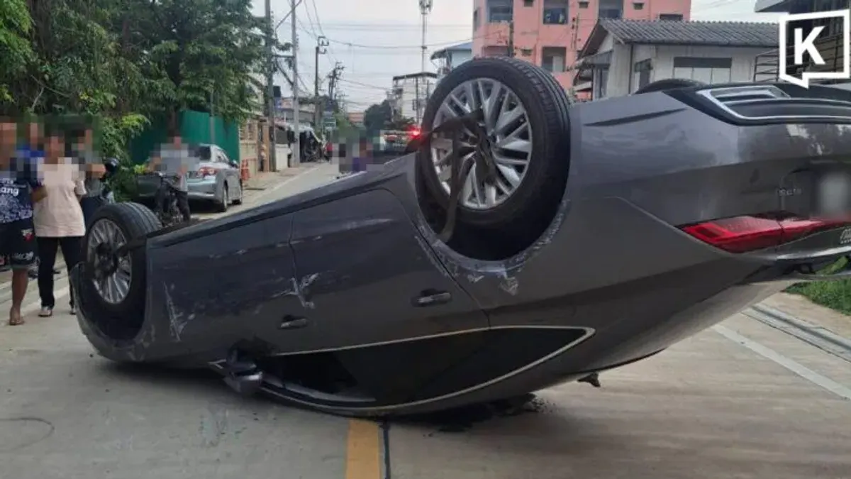 Car Overturns In Bangkok Narrow Soi Injuring Two Today