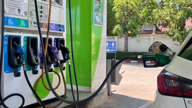 Thailand Weighs Fuel Subsidy Cuts as Oil Fund Nears B100bn