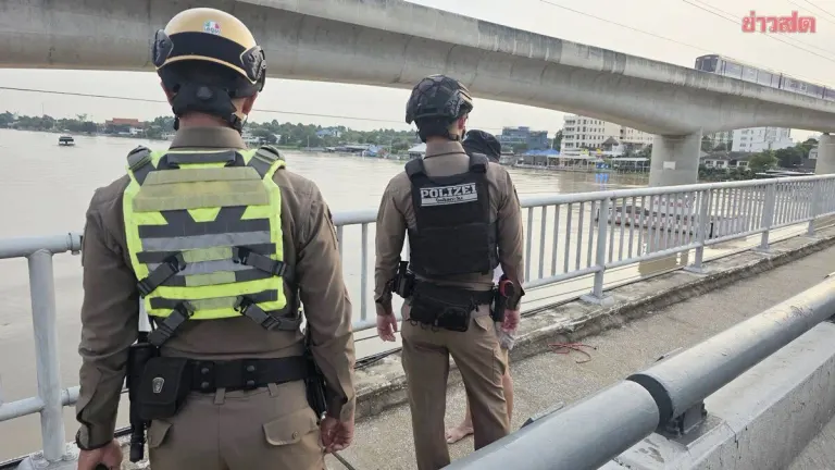 Police Calm Distressed Woman on Bridge After Welfare Benefits Cut
