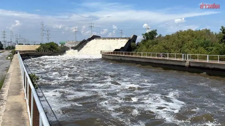 Samut Prakan Deploys 37 Pumps To Drain Flood Waters