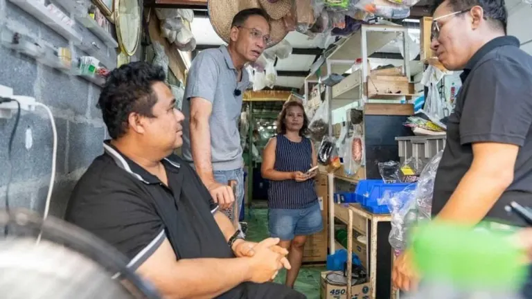 Bangkok Flood Victims Turn to Loan Sharks Over Delayed Aid