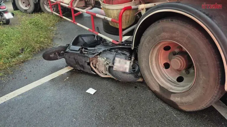 18-Wheel Truck Rams Motorcycles, Kills Teen Girl in Chonburi