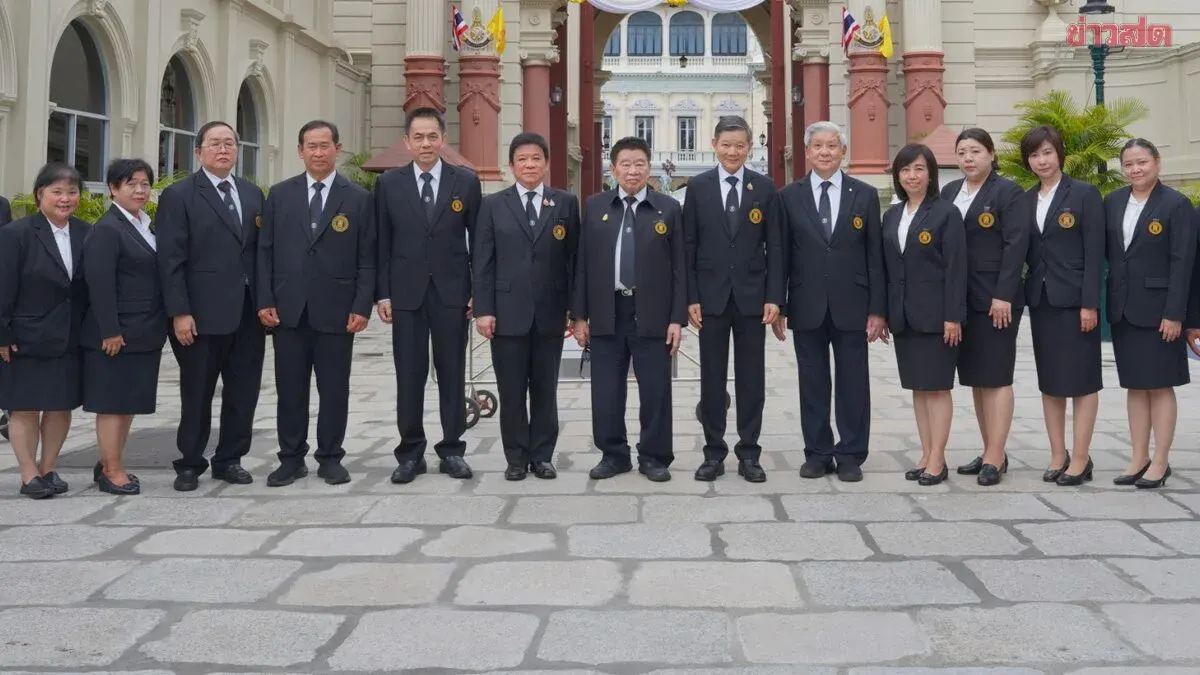 Po Tek Tung Foundation Presents Royal Blessings to the King