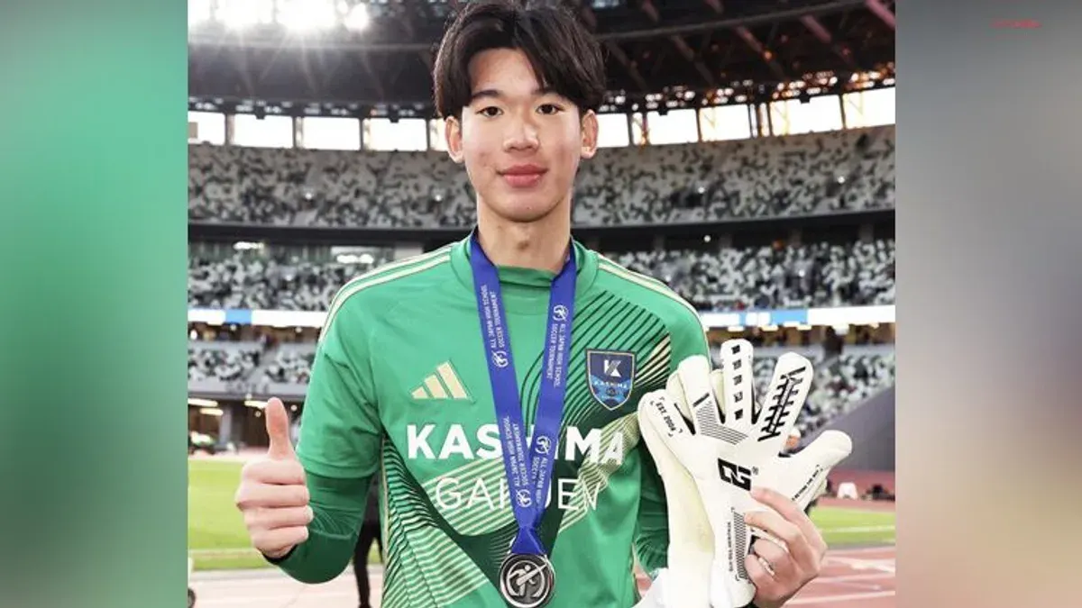 Thai Teen Goalkeeper Signs Pro Deal With V-Varen Nagasaki