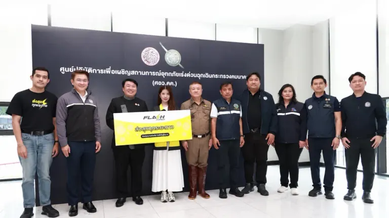 Flash Express Supports Bangkok Flood Relief With Six Tow Trucks