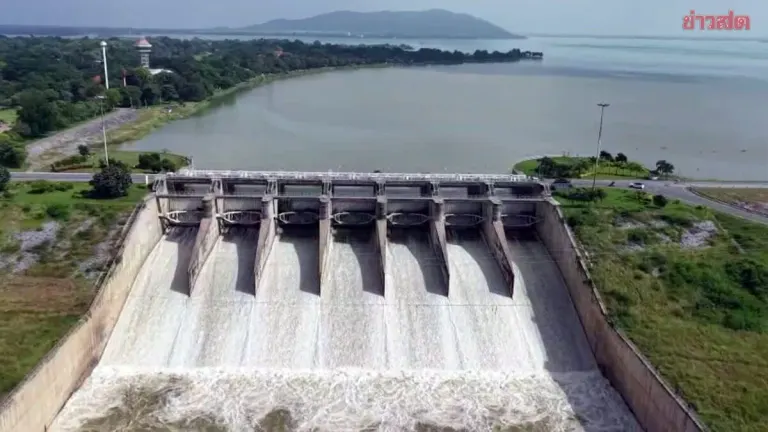 Pa Sak Jolasid Dam Opens Seven Gates as Water Rises