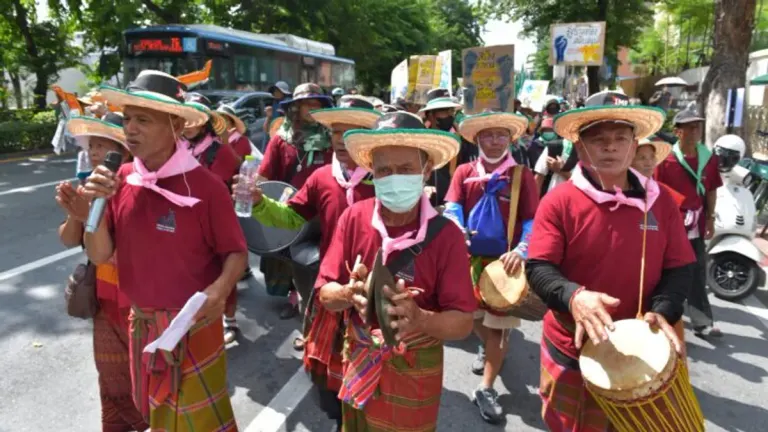 Police Clash with IMF-World Bank Protesters in Bangkok