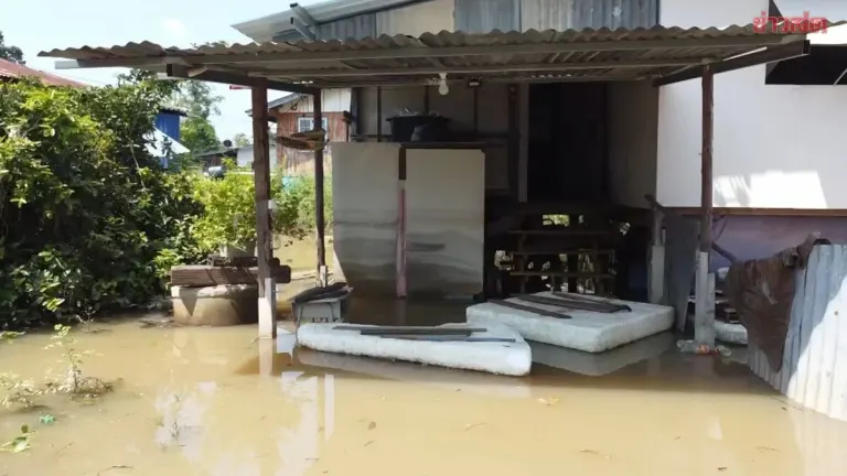 Floods Inundate 7,220 Homes in Ayutthaya's Bang Sai District
