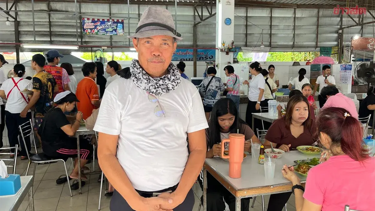 Famous Curry Shop Offers Free Meals for King Bhumibol Anniversary