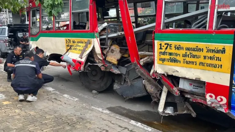 Cream-Red Bus Loses Control, Hits Expressway Barrier, 13 Injured