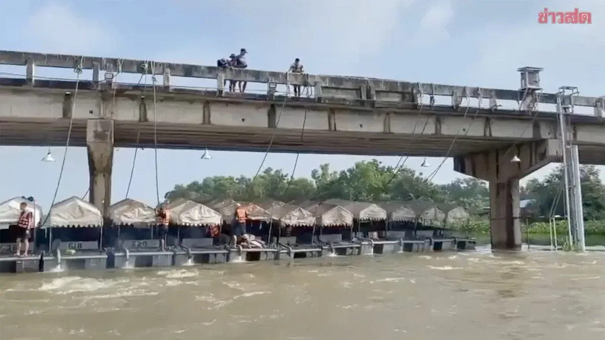 Royal Thai Navy Sends 30 Water Jets to Nakhon Nayok