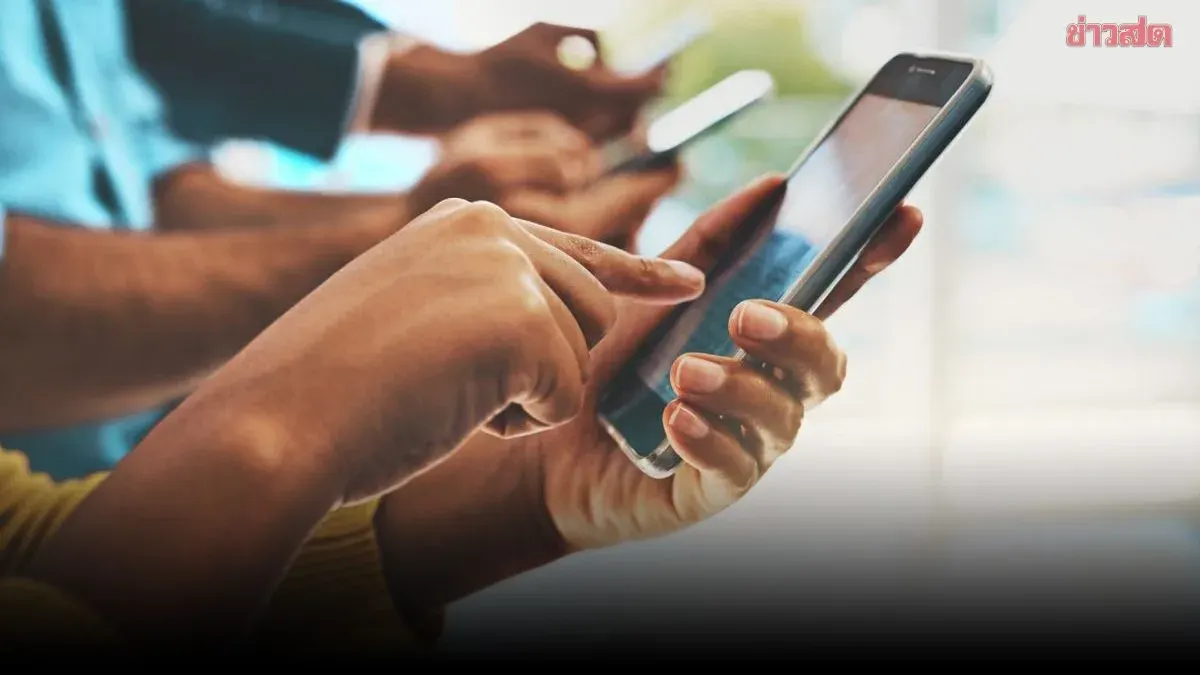 School Principal Returns Confiscated Phone to Student's Mother; Admits Seized Devices Previously Sold to Buy Snacks for Distribution