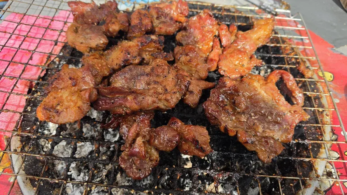 Charcoal-Grilled Pork Neck Wins Praise in Prachinburi