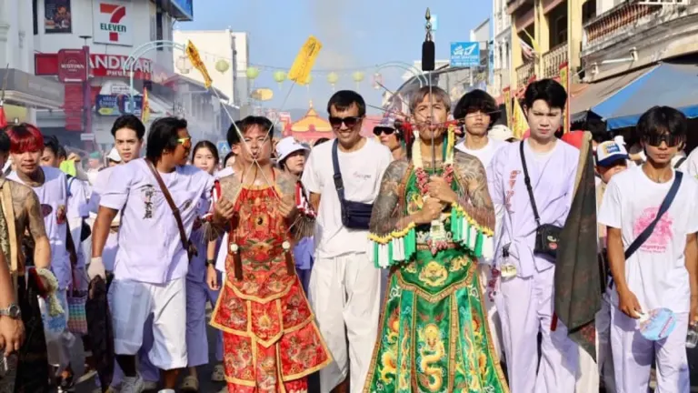 Over 2,000 Spirit Mediums Join Phuket's Jui Tui Procession