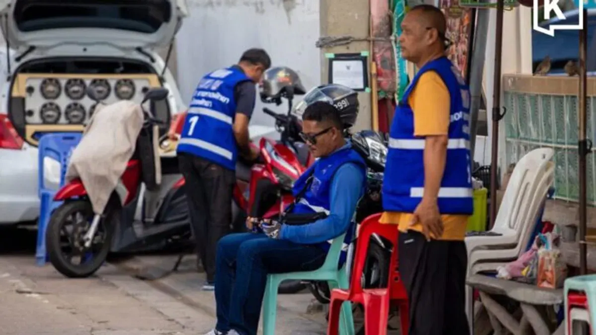 Blue Vests Confuse Tourists, Pattaya Motorbike Taxis Lose Passengers