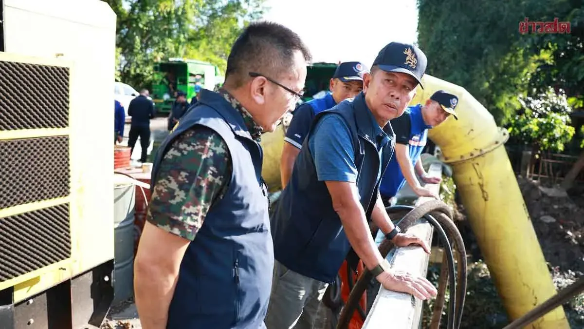 Defense Minister Oversees Flood Cleanup in Bangkok's Eastern Districts