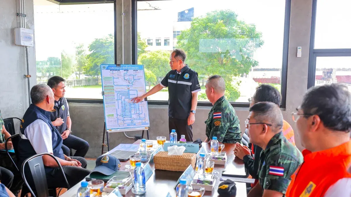 Army Monitors Flood Levels Along Chao Phraya River