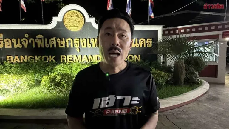 Lawyer Thamm Brings Supplies to Achariya Outside Bangkok Prison